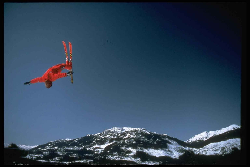 И тут Лыжный спорт (skiing)