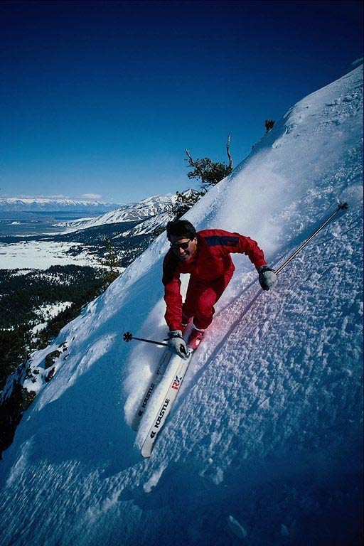 И на этой фотографии Лыжный спорт (skiing)